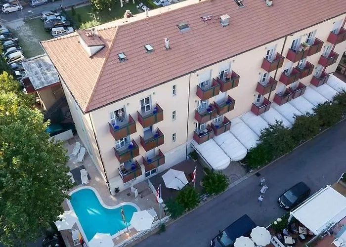 Aron Hotel