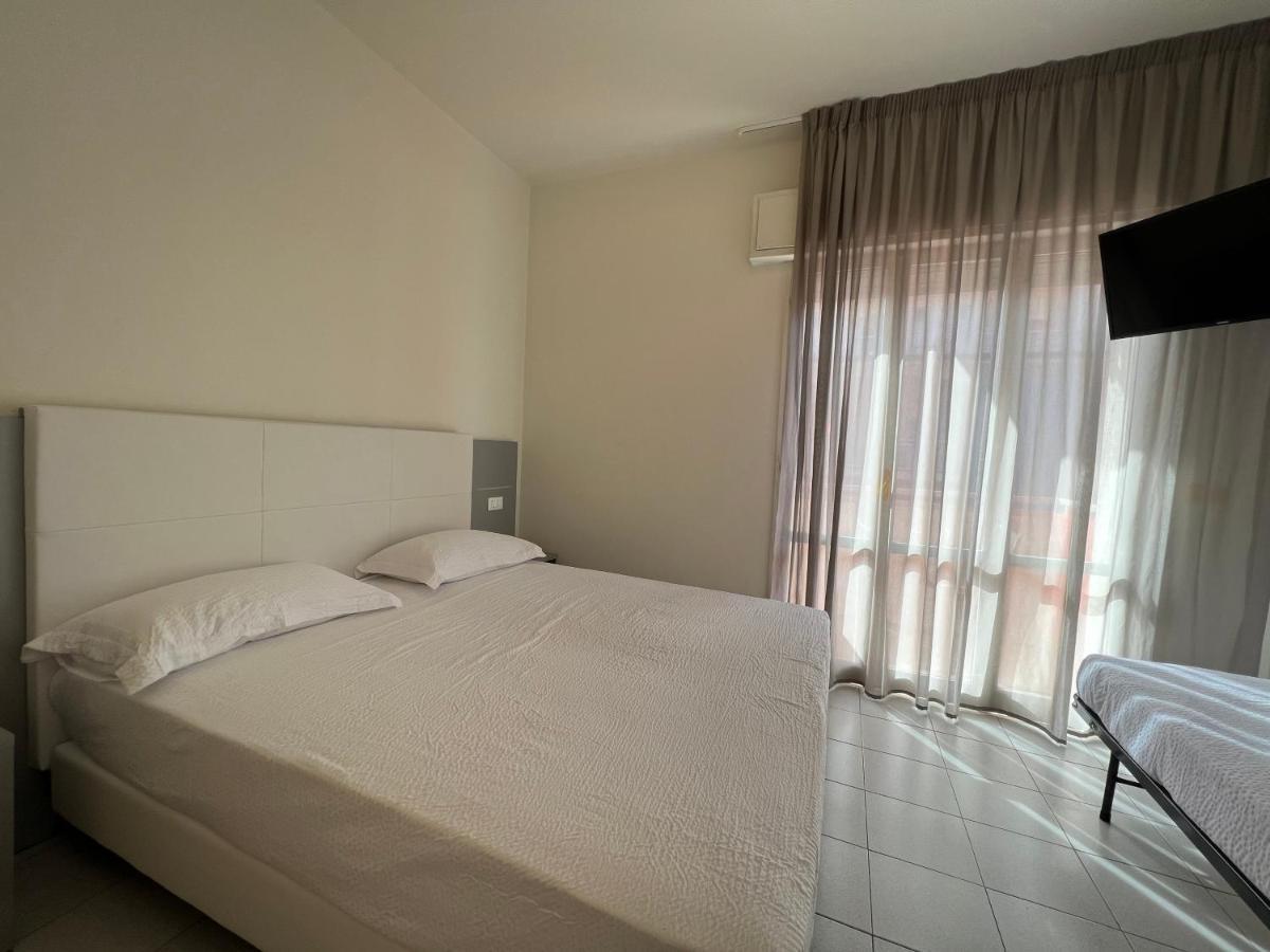 Aron Hotel