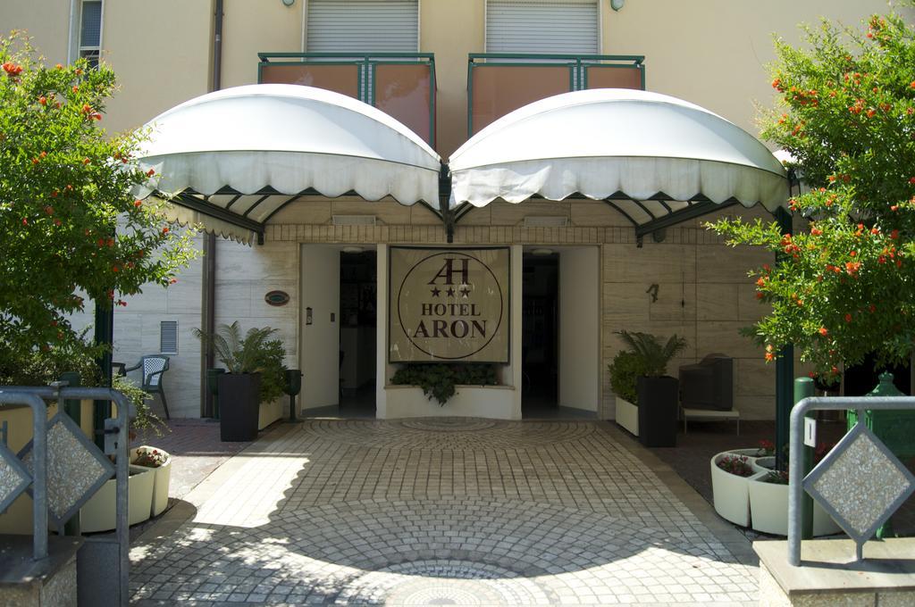 Aron Hotel 3*