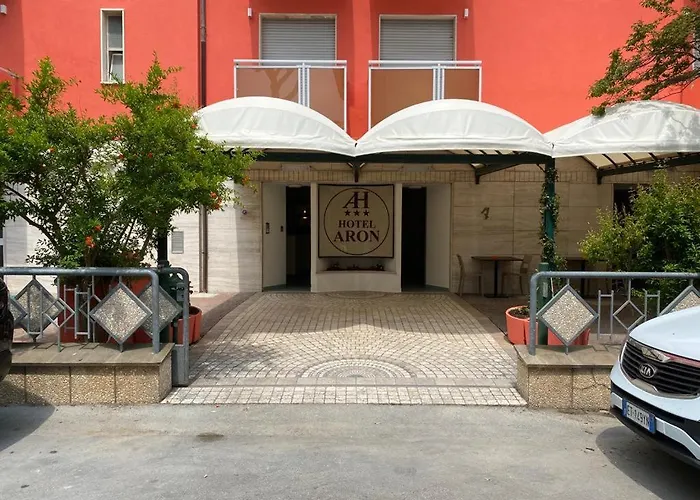 Aron Hotel